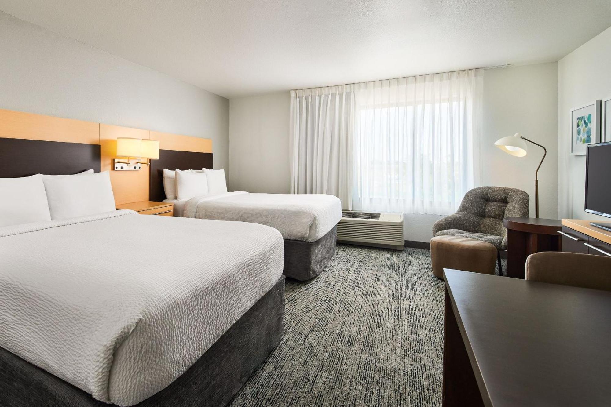 Towneplace Suites By Marriott Garden City Exterior photo